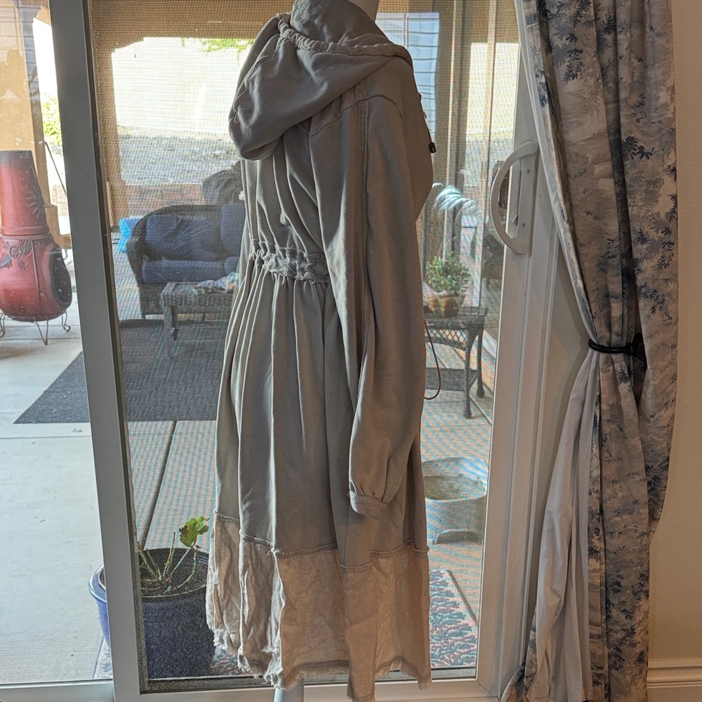Oli & Hali Tan Hooded Midi Dress - Picture 6 of 13